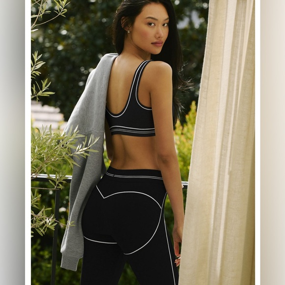 ALO Yoga Pants - Airbrush High Waist 7/8 Heart Throb Leggings Black/White